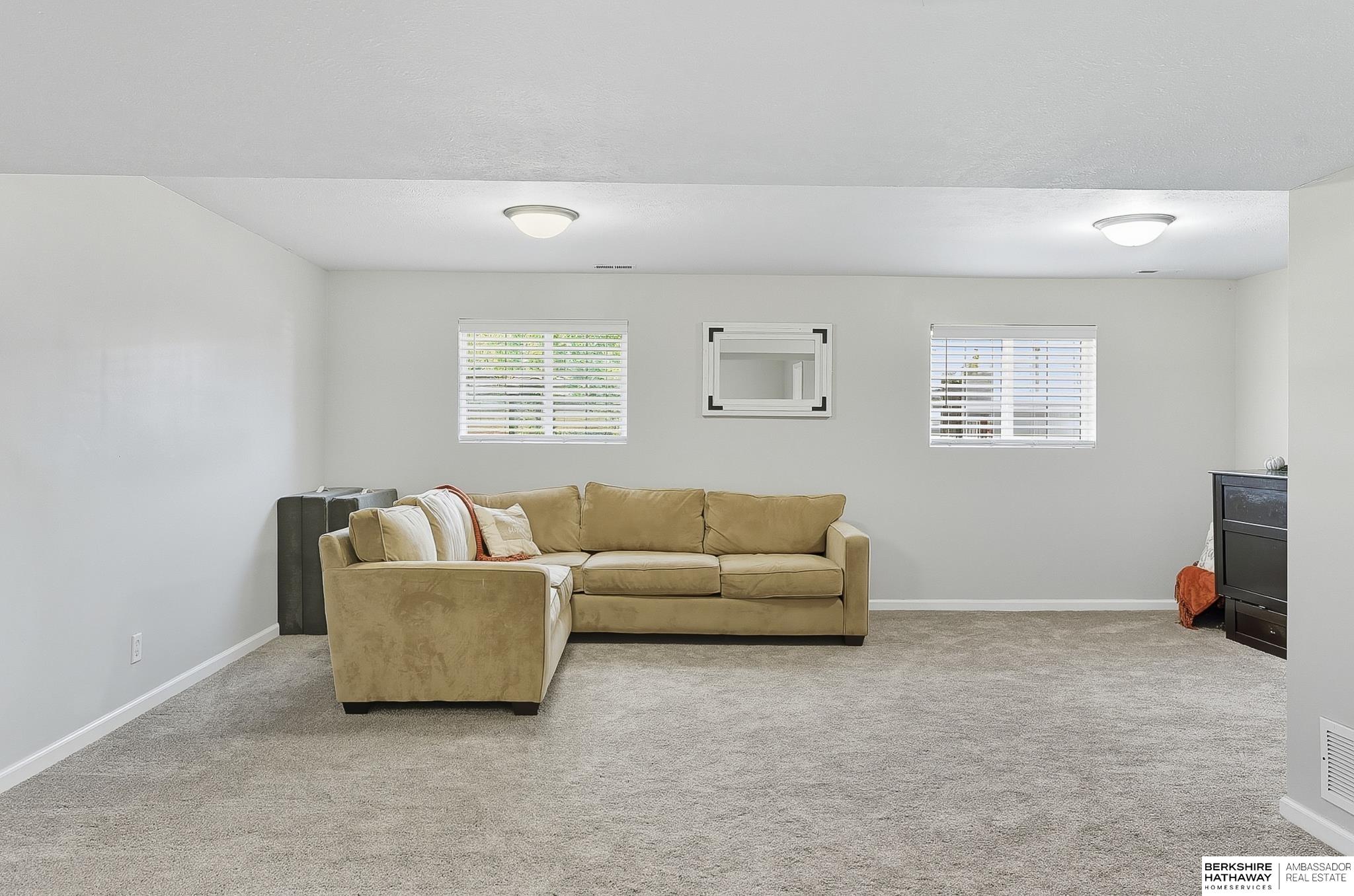 Omaha, Nebraska 68164, United States, 3 Bedrooms Bedrooms, ,3 BathroomsBathrooms,Residential,Active,223732