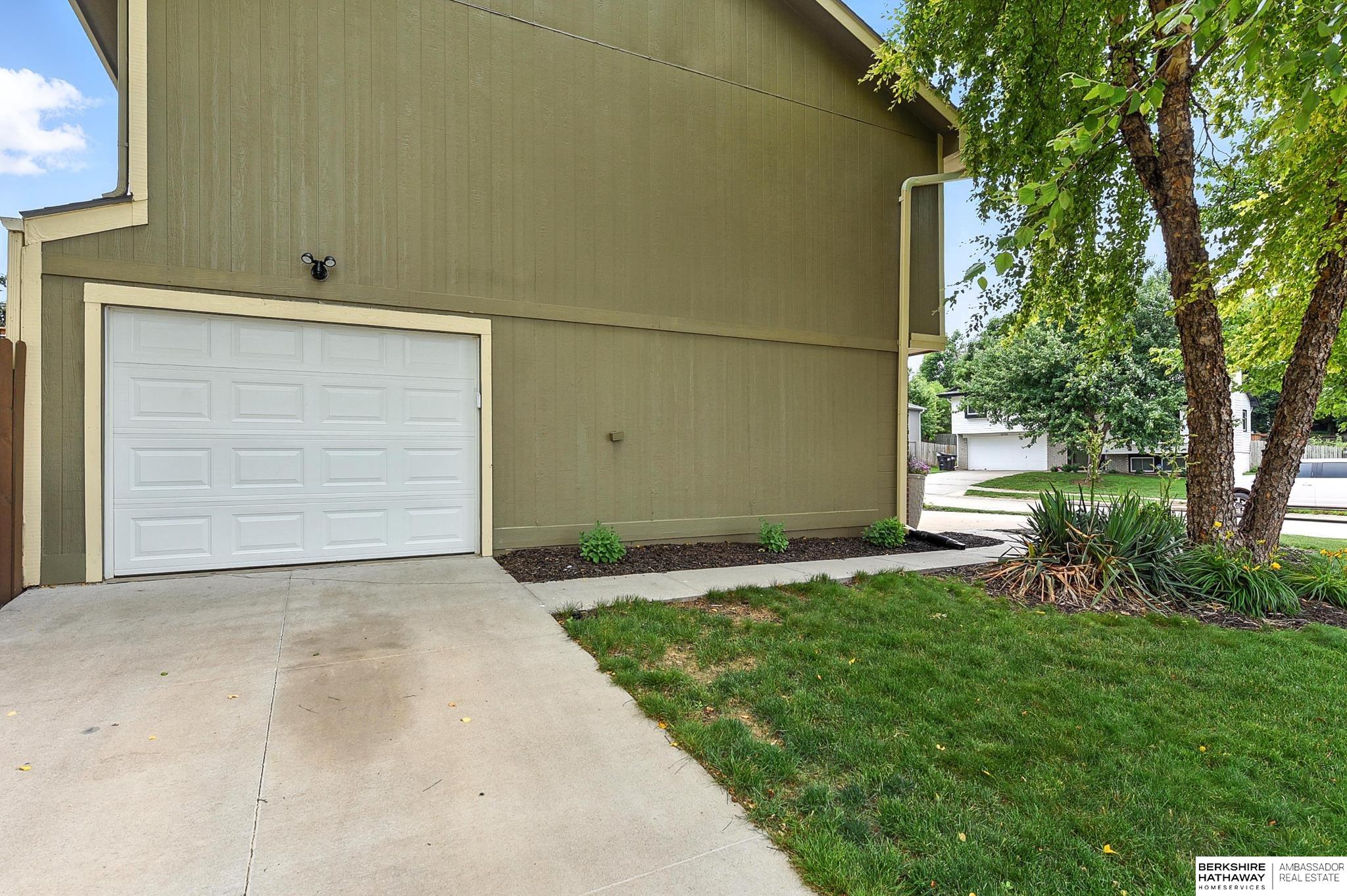 Omaha, Nebraska 68164, United States, 3 Bedrooms Bedrooms, ,3 BathroomsBathrooms,Residential,Active,223732