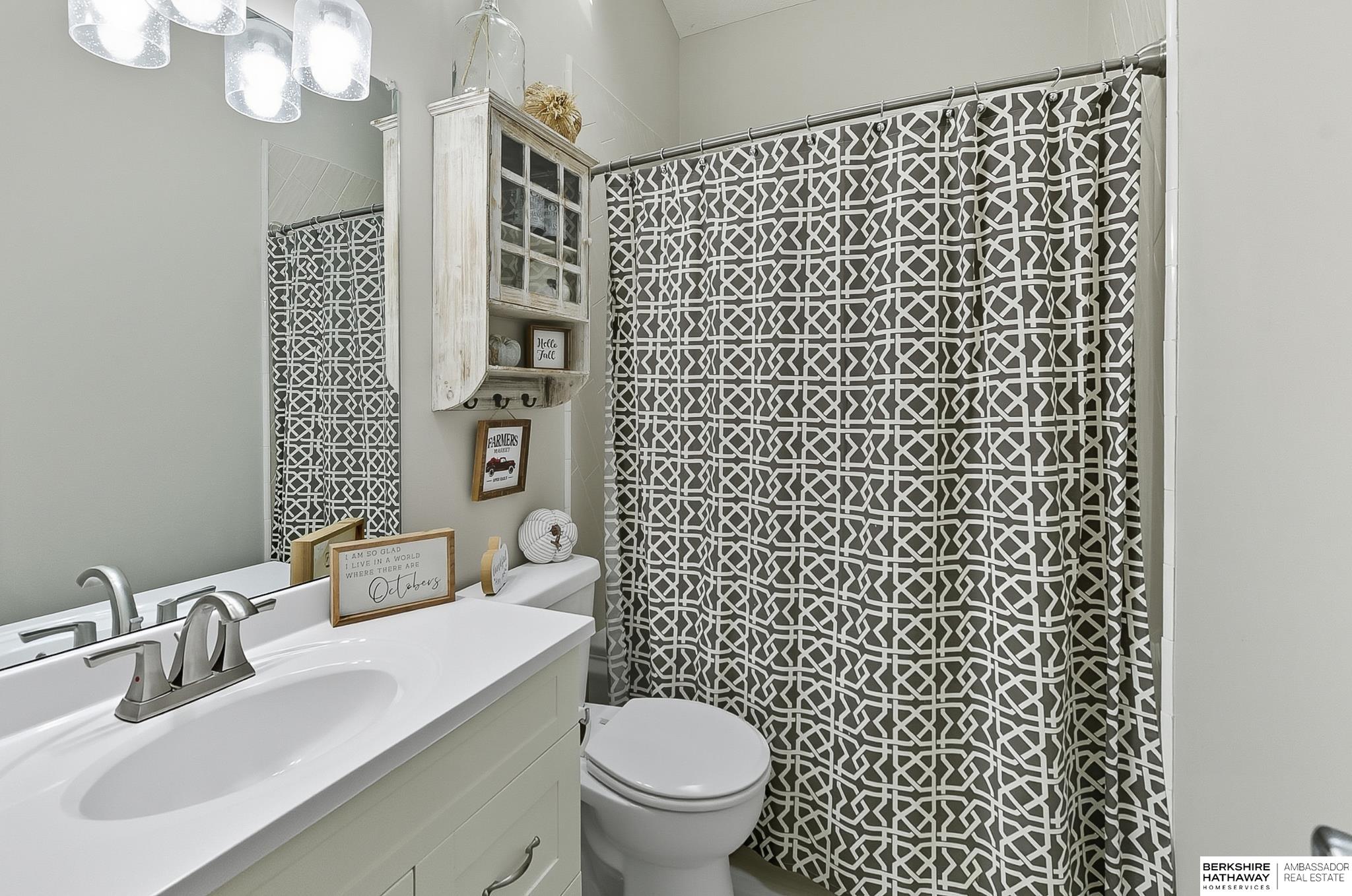 Omaha, Nebraska 68164, United States, 3 Bedrooms Bedrooms, ,3 BathroomsBathrooms,Residential,Active,223732