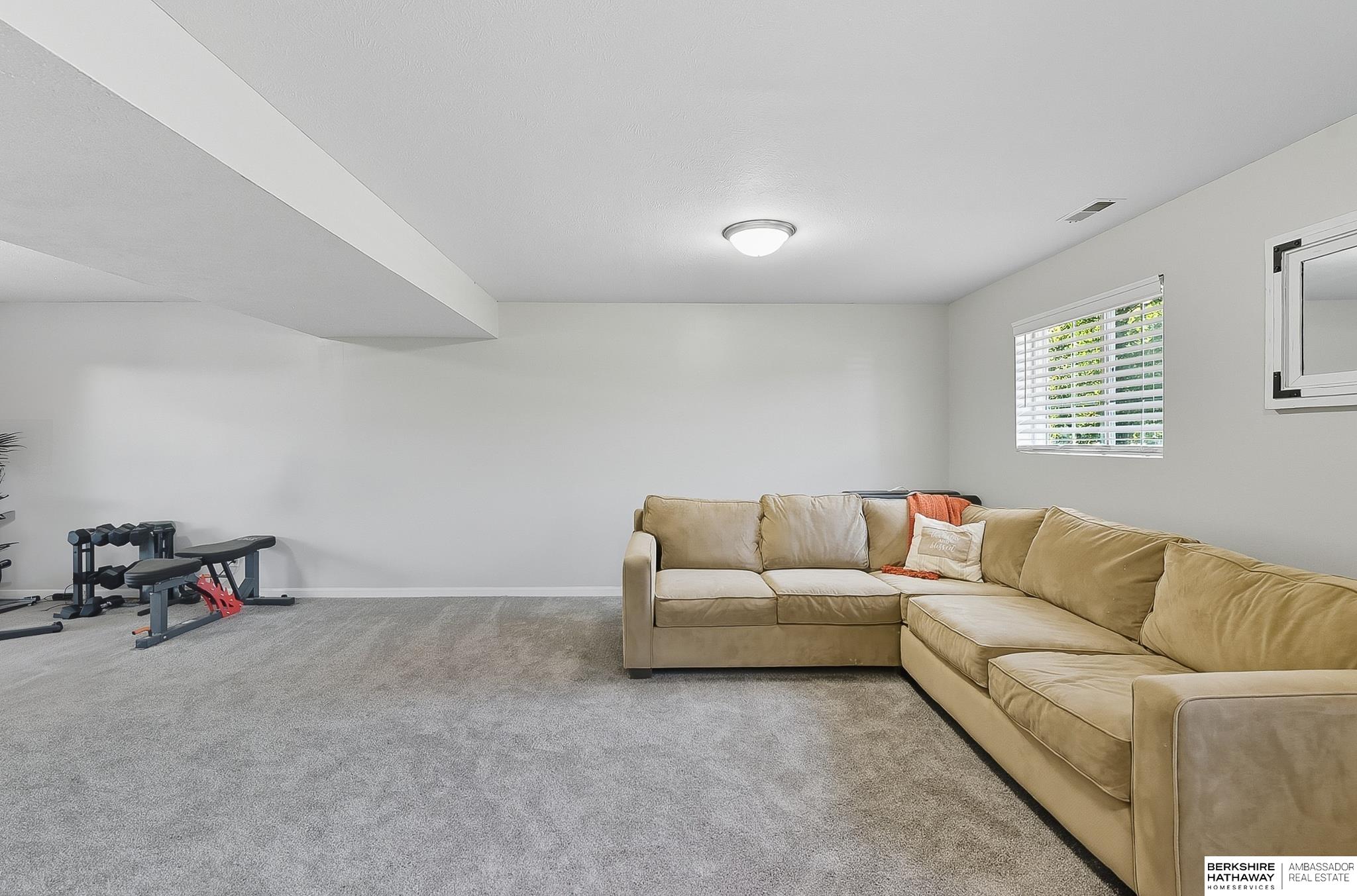 Omaha, Nebraska 68164, United States, 3 Bedrooms Bedrooms, ,3 BathroomsBathrooms,Residential,Active,223732