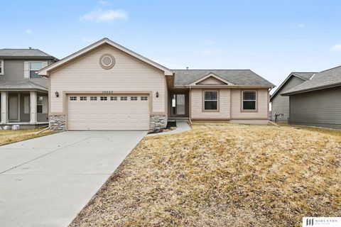 Photo of 16603 Dora Hamann Parkway, Omaha, NE 68116 (MLS # 22604791)