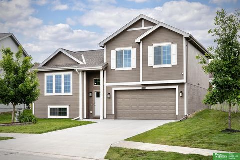 Photo of 8201 Craig Avenue, Omaha, NE 68122 (MLS # 22615471)