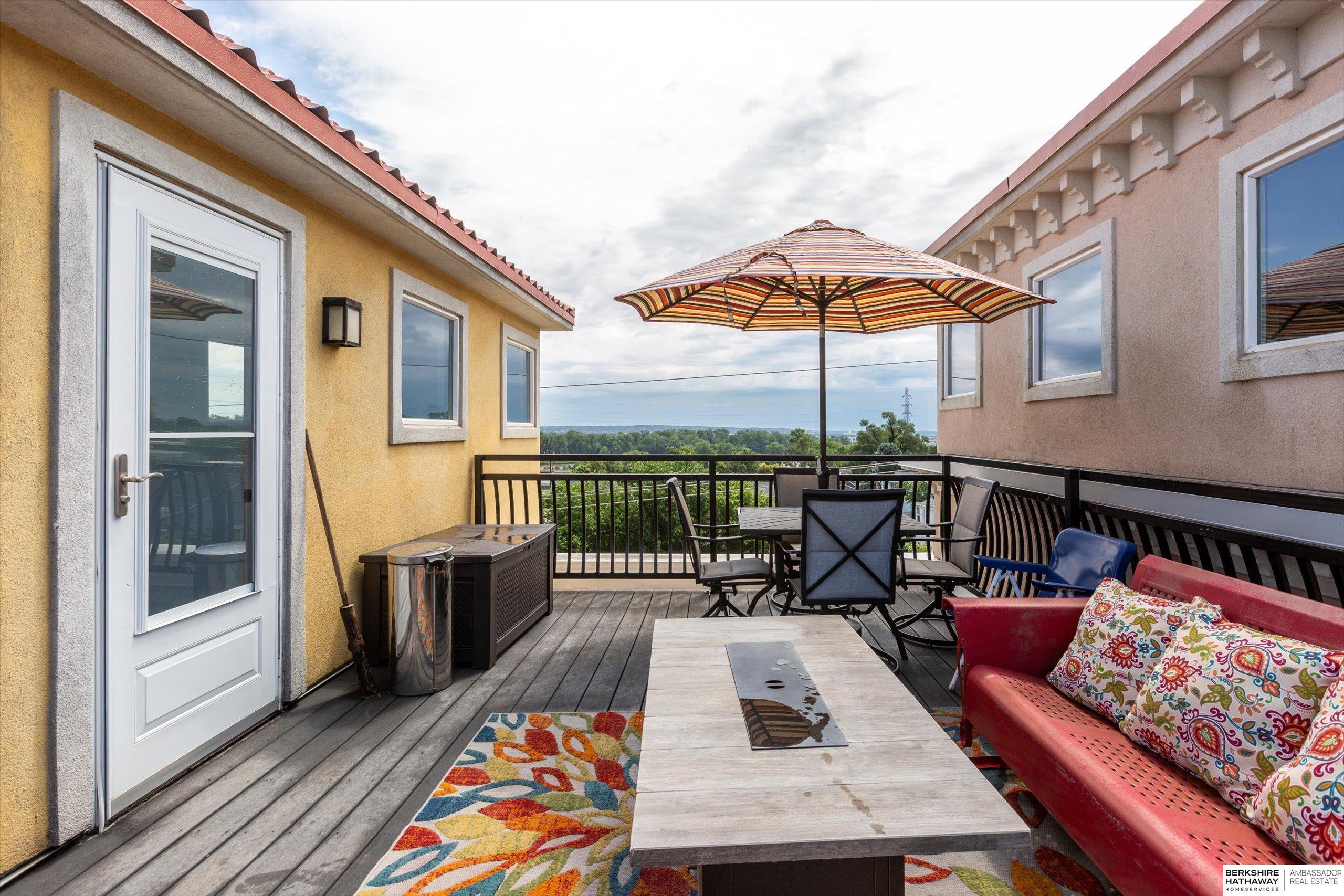 Omaha, Nebraska 68108, United States, 2 Bedrooms Bedrooms, ,2 BathroomsBathrooms,Residential,Pending,164926