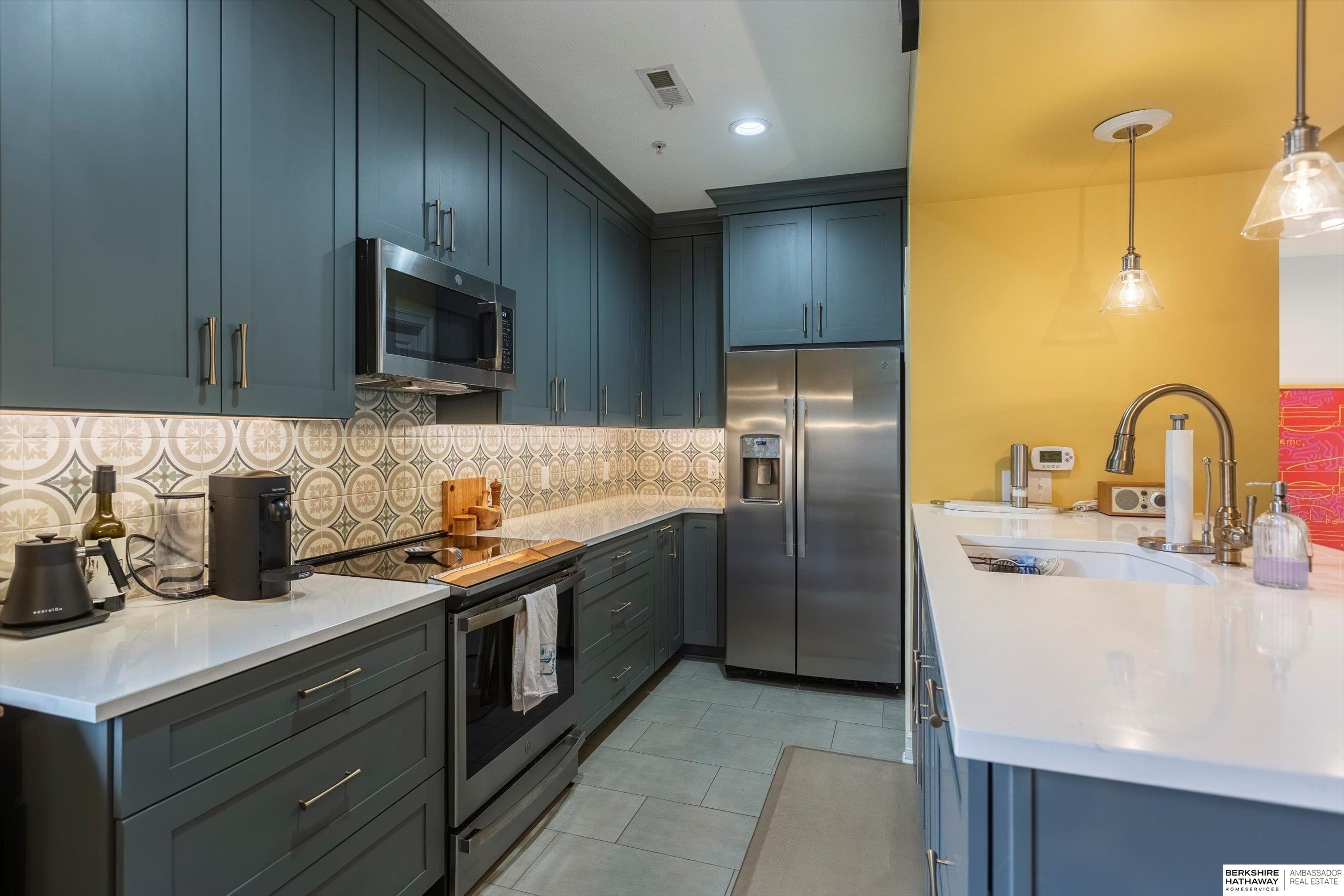 Omaha, Nebraska 68108, United States, 2 Bedrooms Bedrooms, ,2 BathroomsBathrooms,Residential,Pending,164926