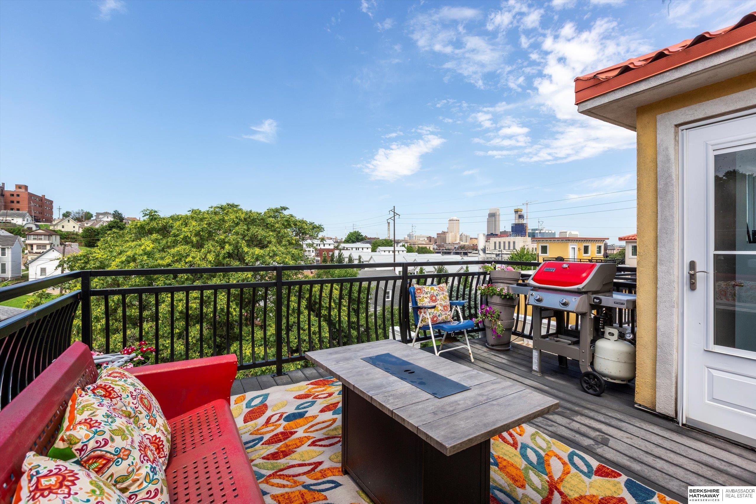 Omaha, Nebraska 68108, United States, 2 Bedrooms Bedrooms, ,2 BathroomsBathrooms,Residential,Pending,164926