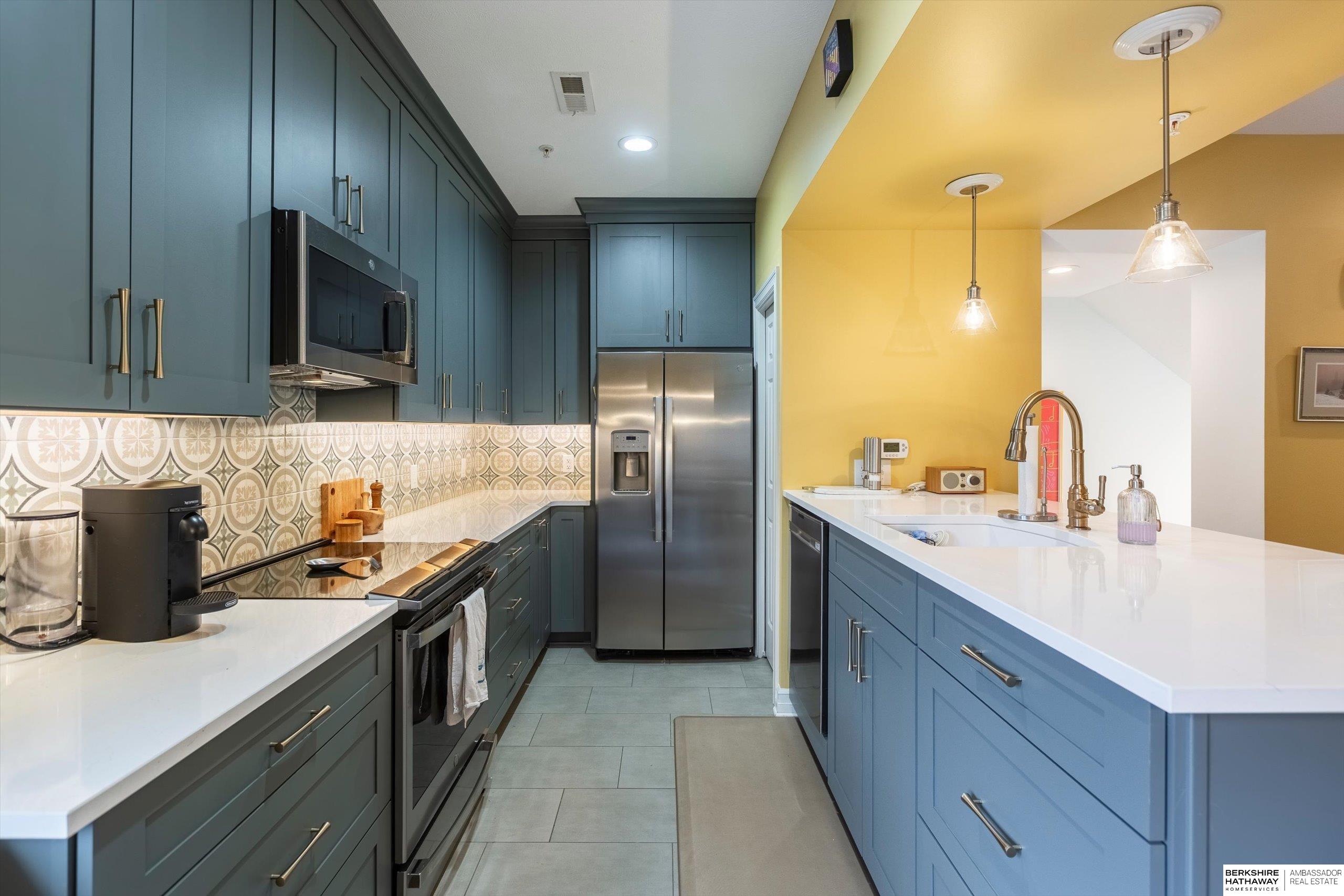 Omaha, Nebraska 68108, United States, 2 Bedrooms Bedrooms, ,2 BathroomsBathrooms,Residential,Pending,164926