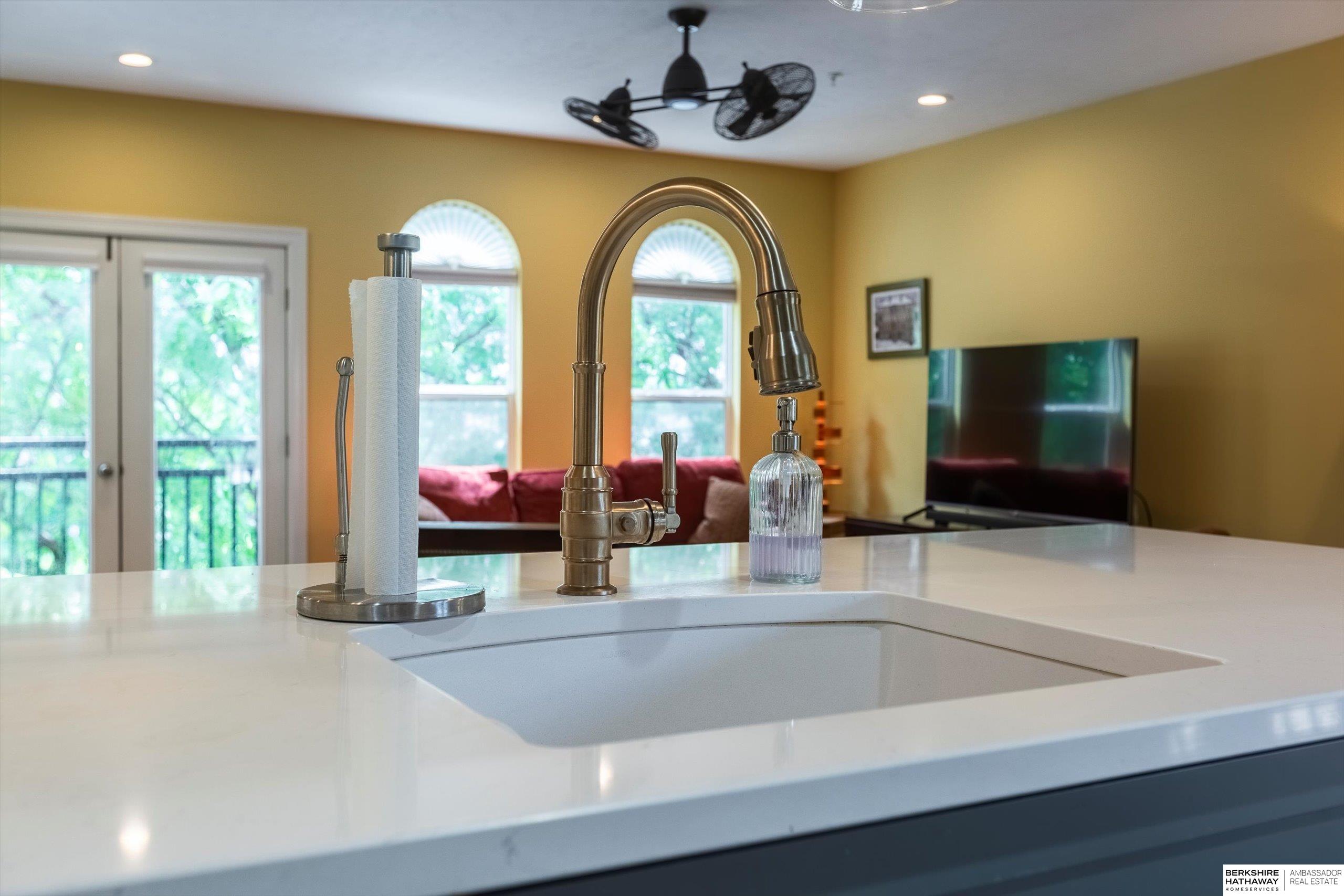 Omaha, Nebraska 68108, United States, 2 Bedrooms Bedrooms, ,2 BathroomsBathrooms,Residential,Pending,164926