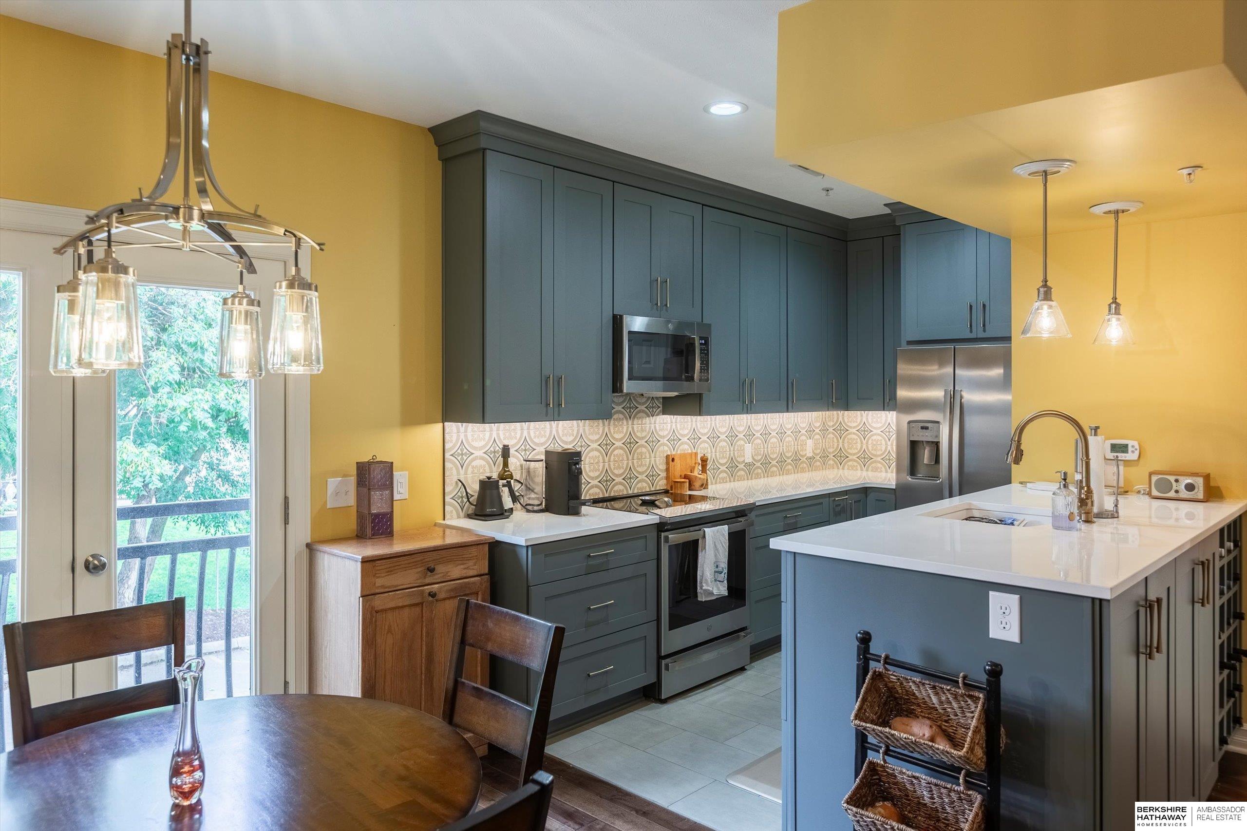 Omaha, Nebraska 68108, United States, 2 Bedrooms Bedrooms, ,2 BathroomsBathrooms,Residential,Pending,164926