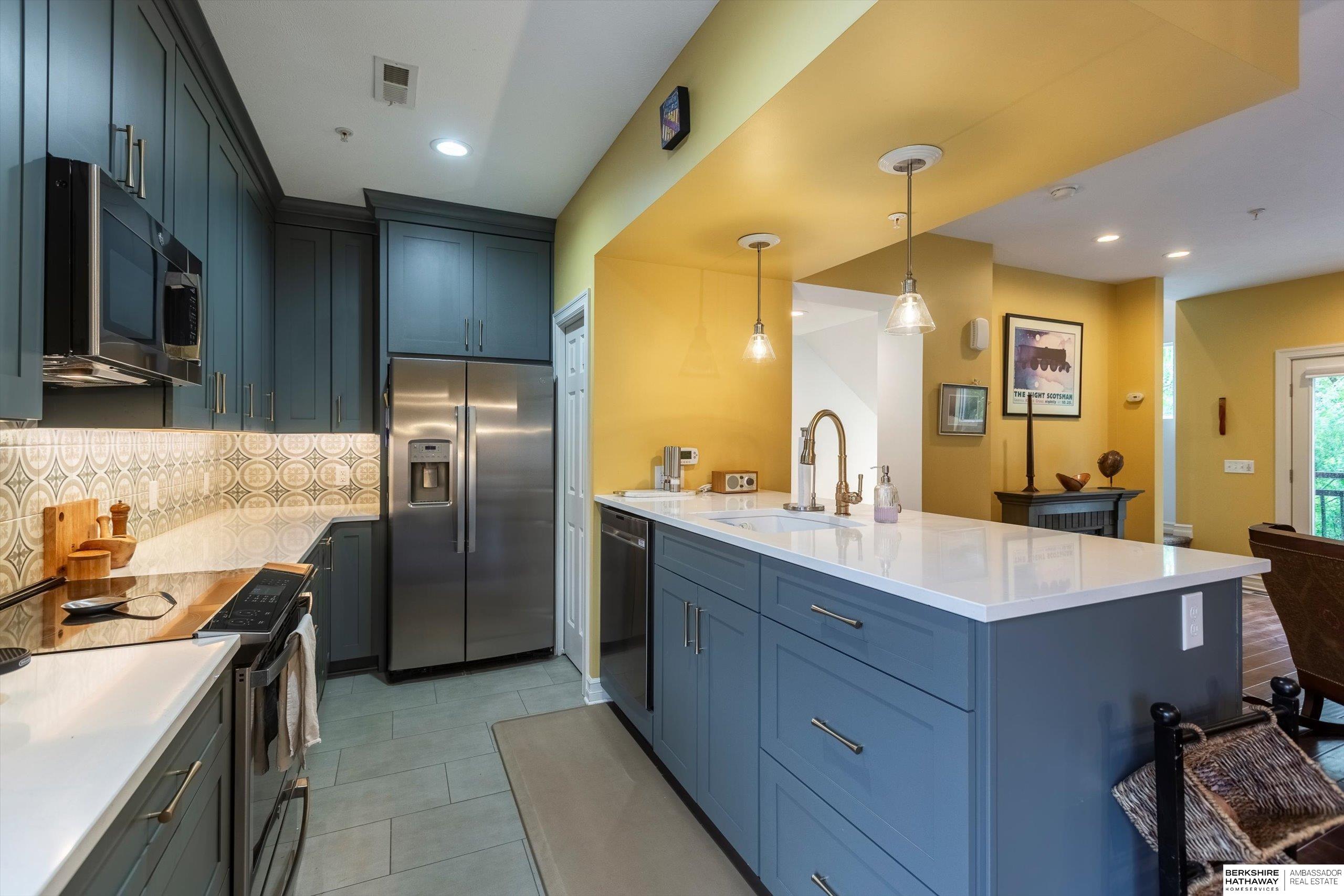 Omaha, Nebraska 68108, United States, 2 Bedrooms Bedrooms, ,2 BathroomsBathrooms,Residential,Pending,164926