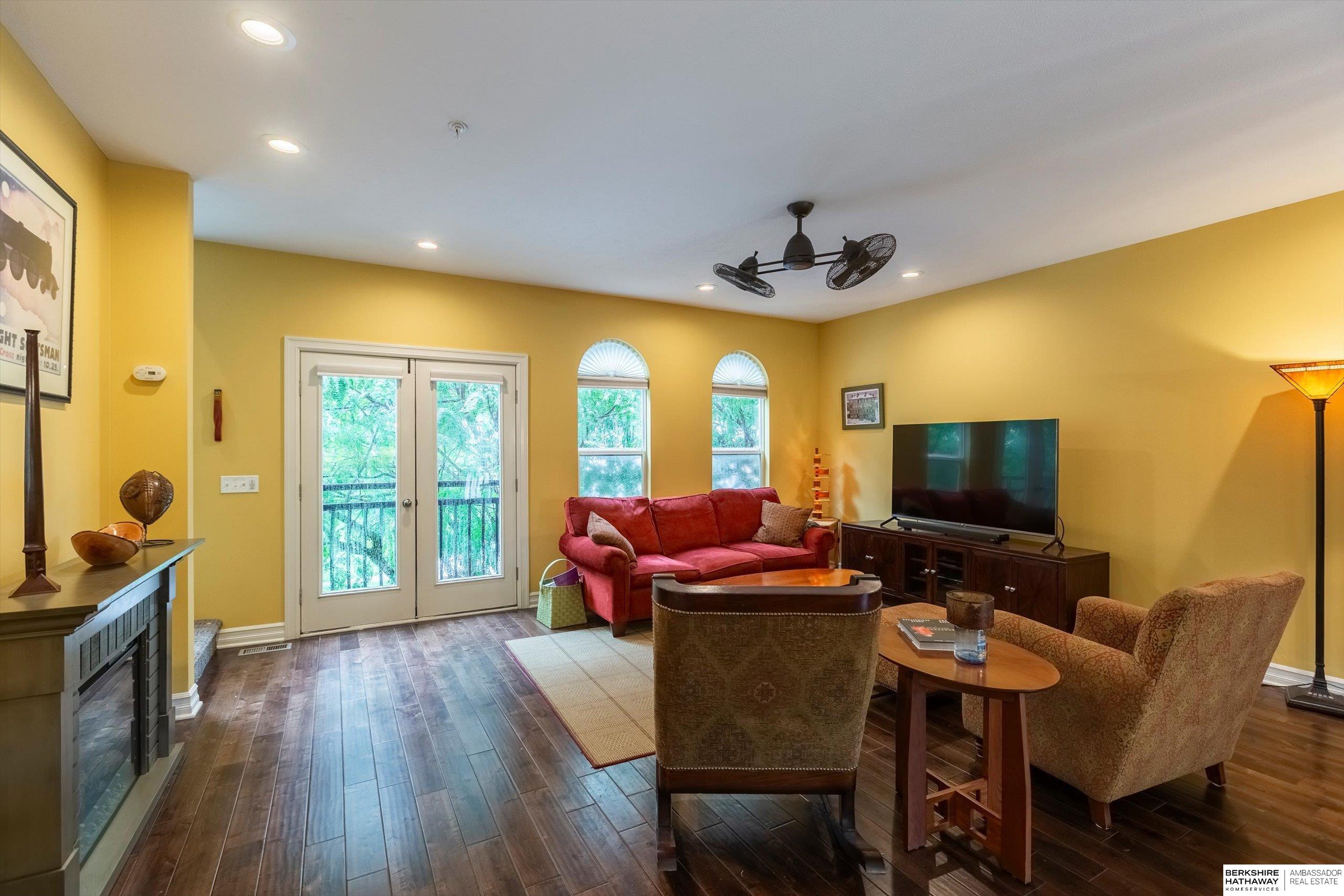 Omaha, Nebraska 68108, United States, 2 Bedrooms Bedrooms, ,2 BathroomsBathrooms,Residential,Pending,164926