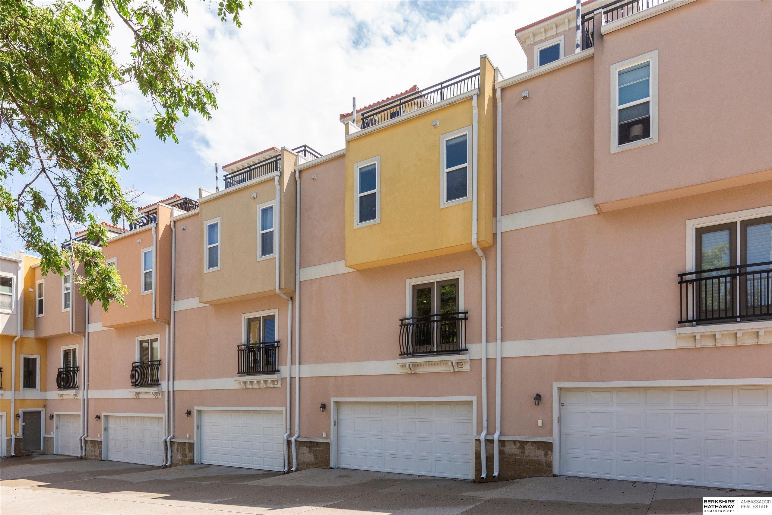 Omaha, Nebraska 68108, United States, 2 Bedrooms Bedrooms, ,2 BathroomsBathrooms,Residential,Pending,164926