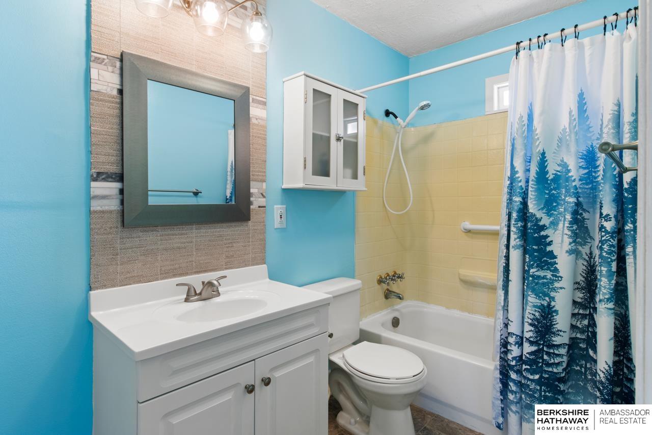 La Vista, Nebraska 68128, United States, 2 Bedrooms Bedrooms, ,2 BathroomsBathrooms,Residential,Pending,212624