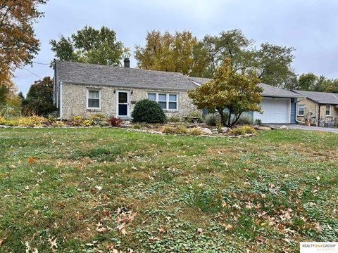 Photo of 4325 Grover Street, Omaha, NE 68105 (MLS # 22602419)