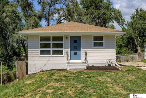 Photo of 3304 Redick Avenue, Omaha, NE 68112 (MLS # 22526603)
