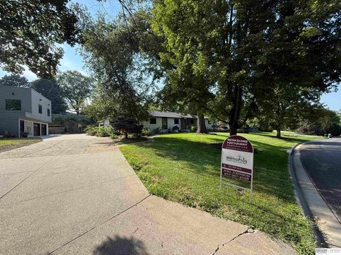 Photo of 2520 S 98th Avenue, Omaha, NE 68124 (MLS # 22620747)