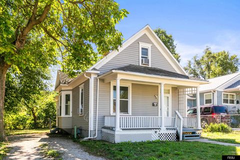 Photo of 3173 Fowler Avenue, Omaha, NE 68111 (MLS # 22529034)