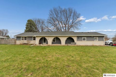 Photo of 2450 N Ridge Road Drive, Fremont, NE 68025 (MLS # 22608598)