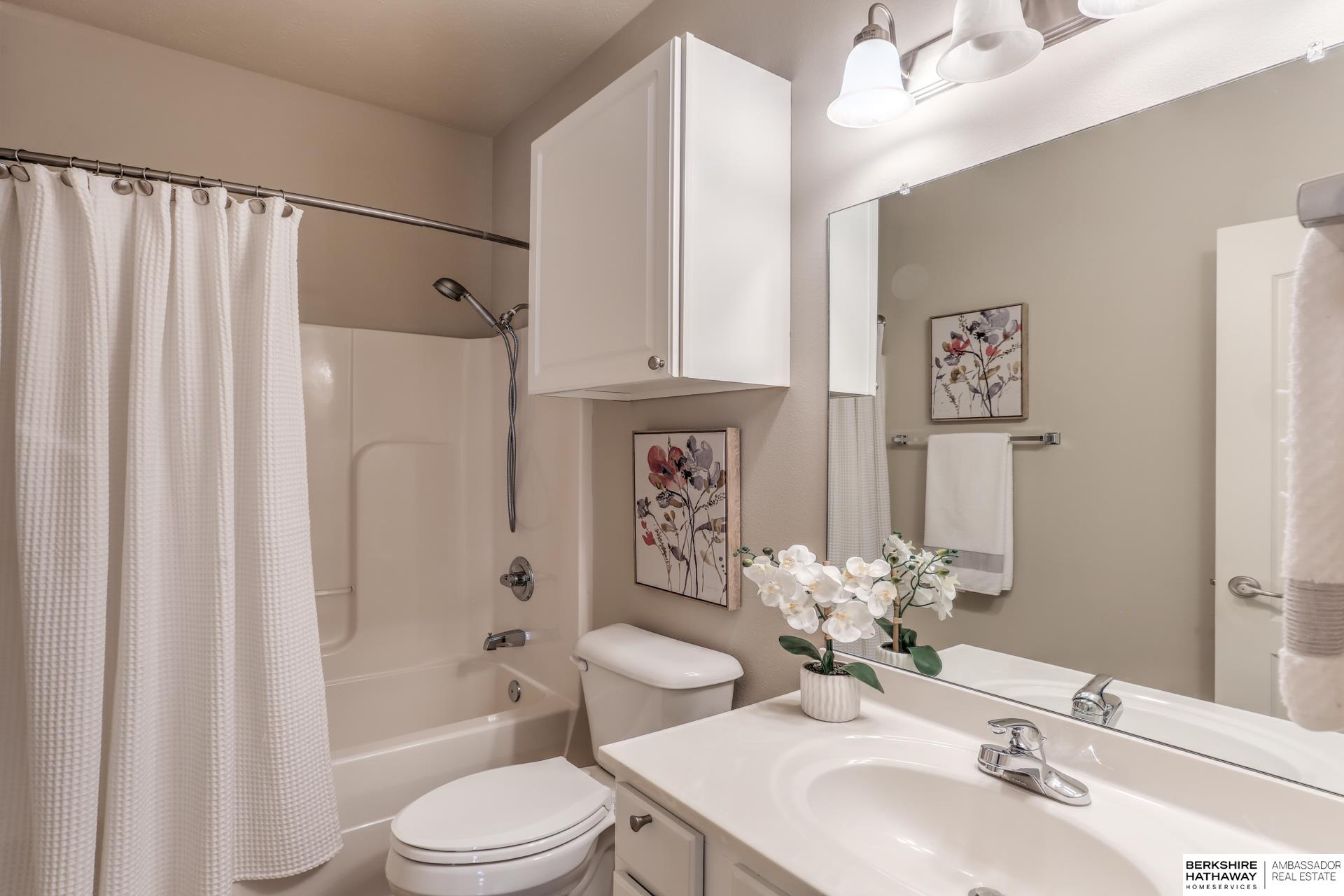 Omaha, Nebraska 68135, United States, 2 Bedrooms Bedrooms, ,2 BathroomsBathrooms,Residential,Active,159408