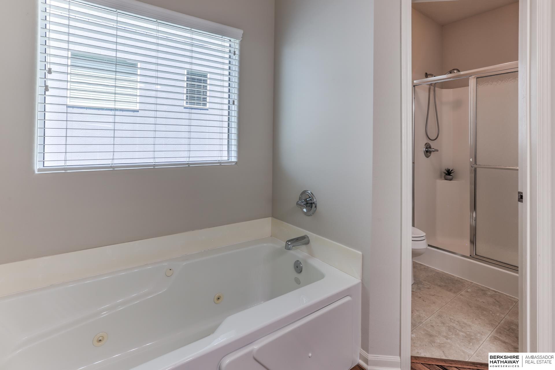 Omaha, Nebraska 68135, United States, 2 Bedrooms Bedrooms, ,2 BathroomsBathrooms,Residential,Active,159408