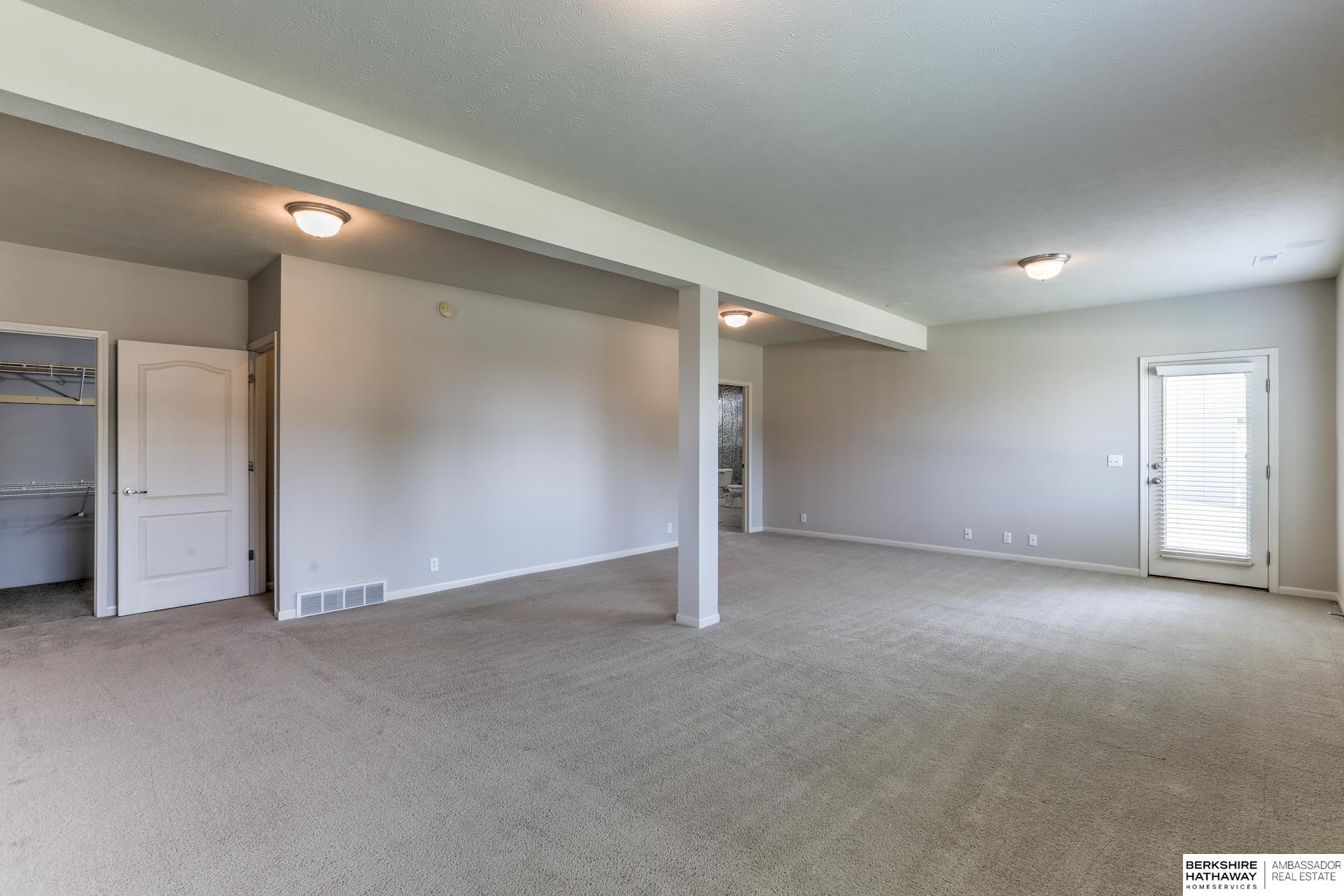 Omaha, Nebraska 68135, United States, 2 Bedrooms Bedrooms, ,2 BathroomsBathrooms,Residential,Active,159408