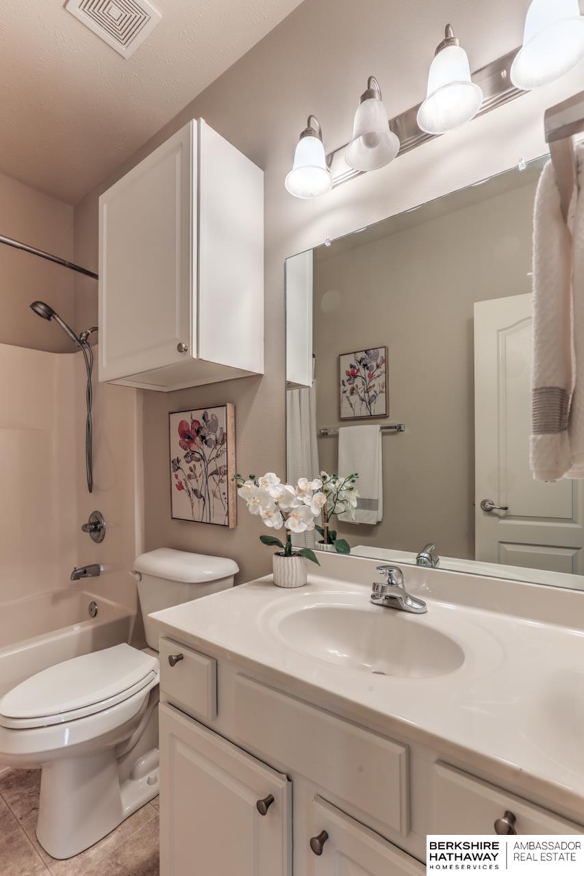 Omaha, Nebraska 68135, United States, 2 Bedrooms Bedrooms, ,2 BathroomsBathrooms,Residential,Active,159408