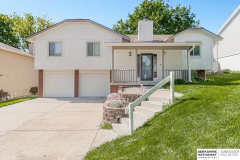 Photo of 16511 Arbor Street, Omaha, NE 68130 (MLS # 22612811)