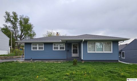 Photo of 4427 Oak Street, Omaha, NE 68105 (MLS # 22610509)
