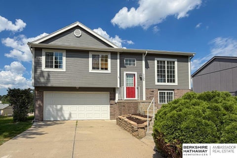 Photo of 1138 Devon Drive, Papillion, NE 68046 (MLS # 22620318)