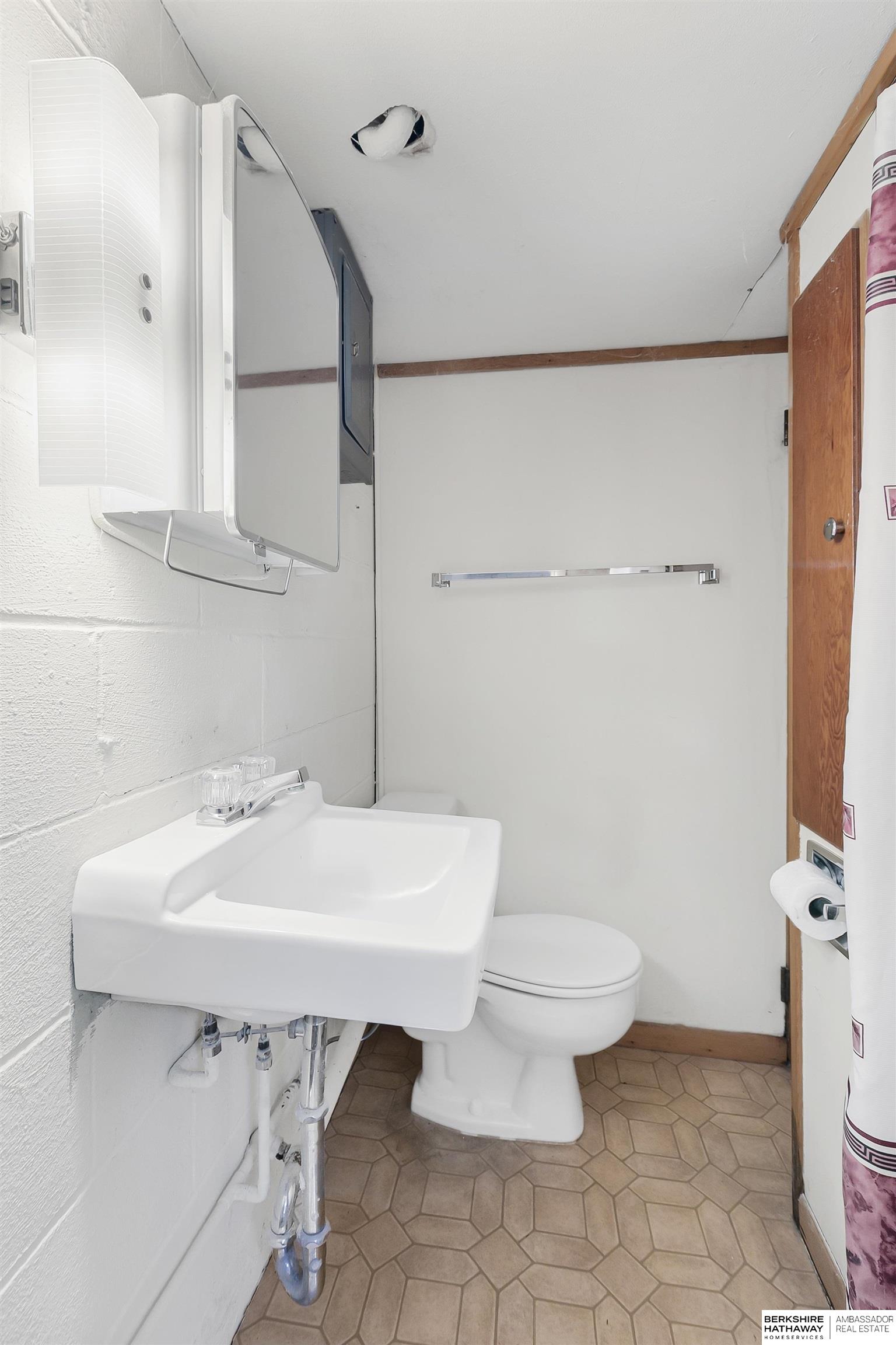 Lincoln, Nebraska 68506, United States, 2 Bedrooms Bedrooms, ,2 BathroomsBathrooms,Residential,Active,179872