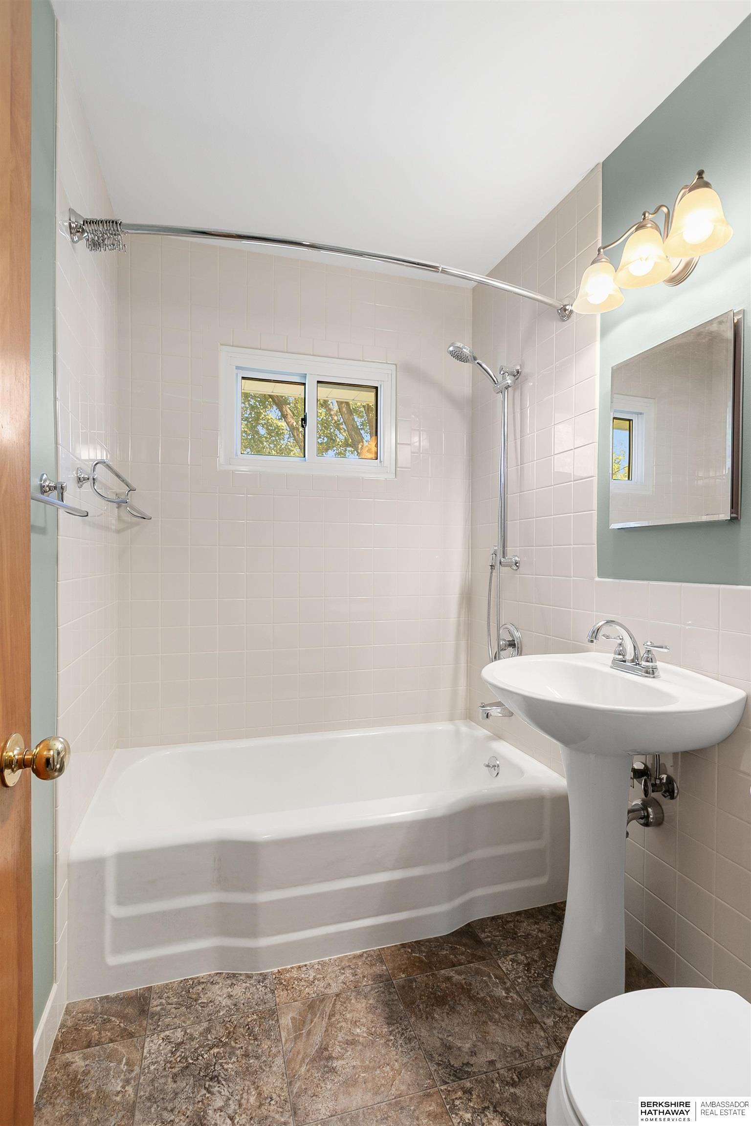 Lincoln, Nebraska 68506, United States, 2 Bedrooms Bedrooms, ,2 BathroomsBathrooms,Residential,Active,179872