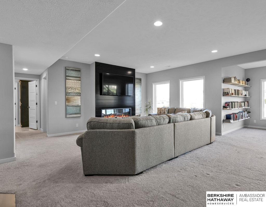 Elkhorn, Nebraska 68022, United States, 5 Bedrooms Bedrooms, ,3 BathroomsBathrooms,Residential,Active,168520