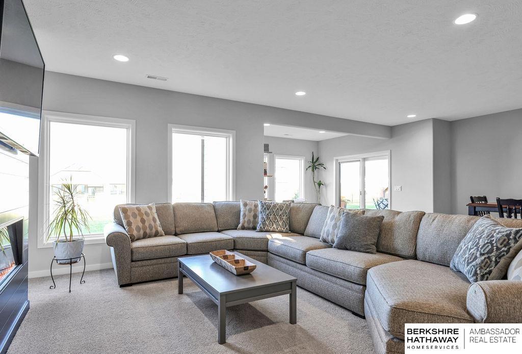 Elkhorn, Nebraska 68022, United States, 5 Bedrooms Bedrooms, ,3 BathroomsBathrooms,Residential,Active,168520