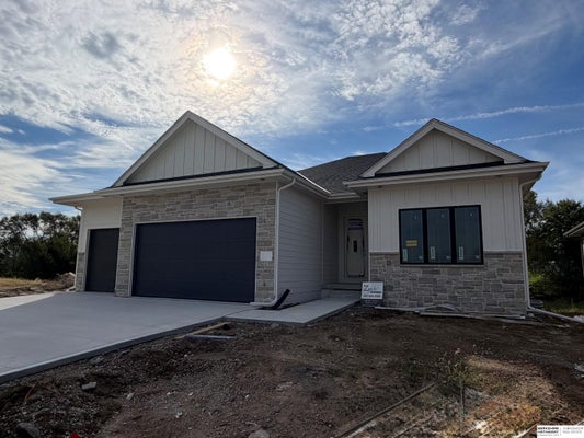 18107 HAZELNUT DR, GRETNA, NE 68028 - Image f0911370d0fe50b8daa107dfd6a81b77/3495412440