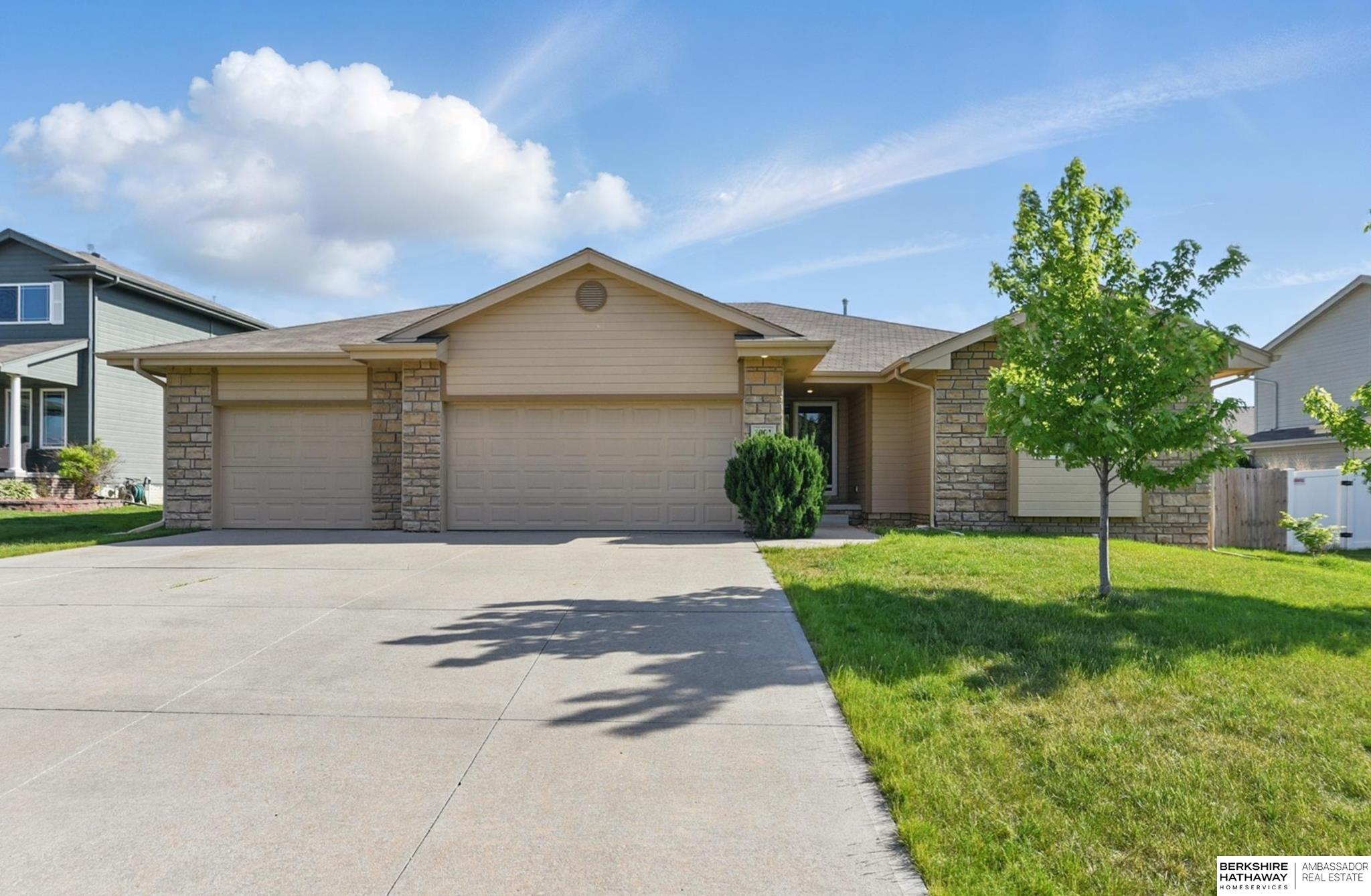 Papillion, Nebraska 68133, United States, 4 Bedrooms Bedrooms, ,3 BathroomsBathrooms,Residential,Active,129213