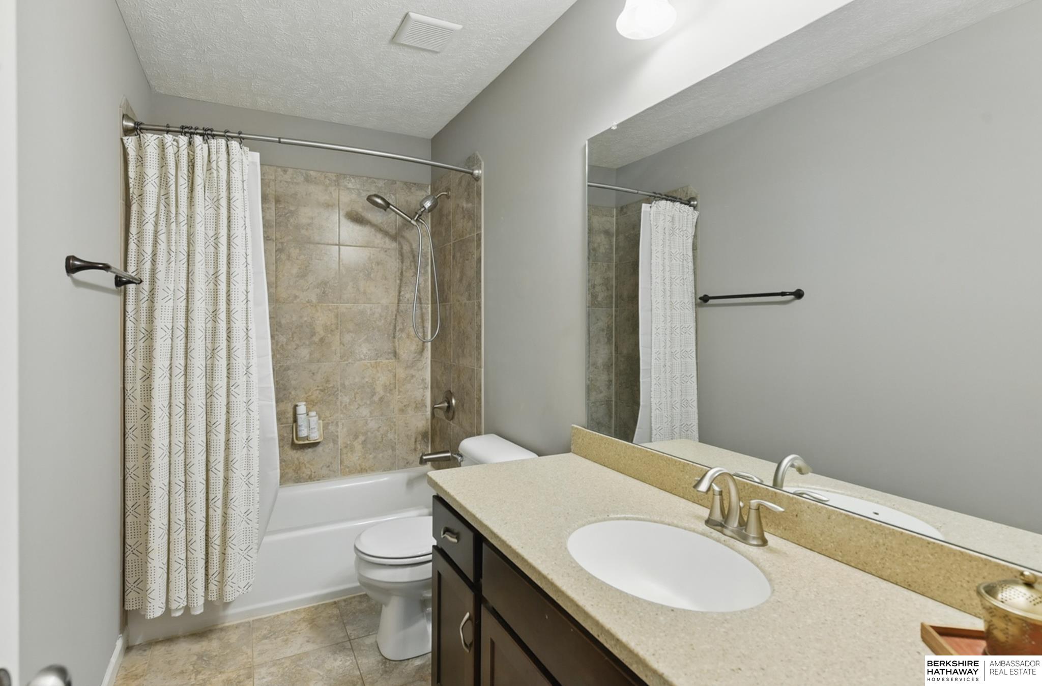 Papillion, Nebraska 68133, United States, 4 Bedrooms Bedrooms, ,3 BathroomsBathrooms,Residential,Active,129213