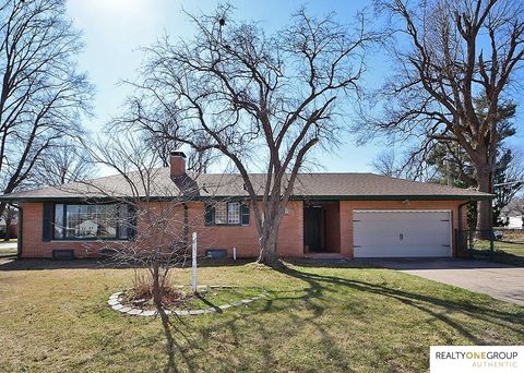 Photo of 7524 N 28Th Street, Omaha, NE 68112 (MLS # 22606663)