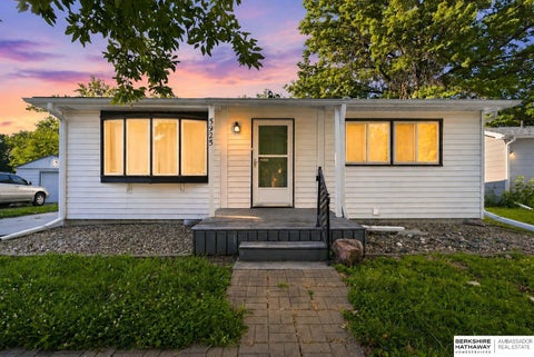 Photo of 5925 Tangeman Terrace, Lincoln, NE 68505 (MLS # 22626252)