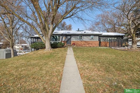 Photo of 1320 Darwin Street, Beatrice, NE 68310 (MLS # 22534663)