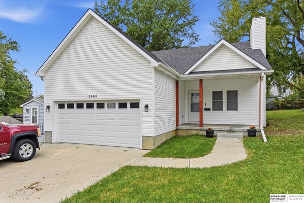 2008 N 70TH ST, OMAHA, NE 68104 - Image f0e8887ecd44131f0c404cfd4ef52398/3080243615