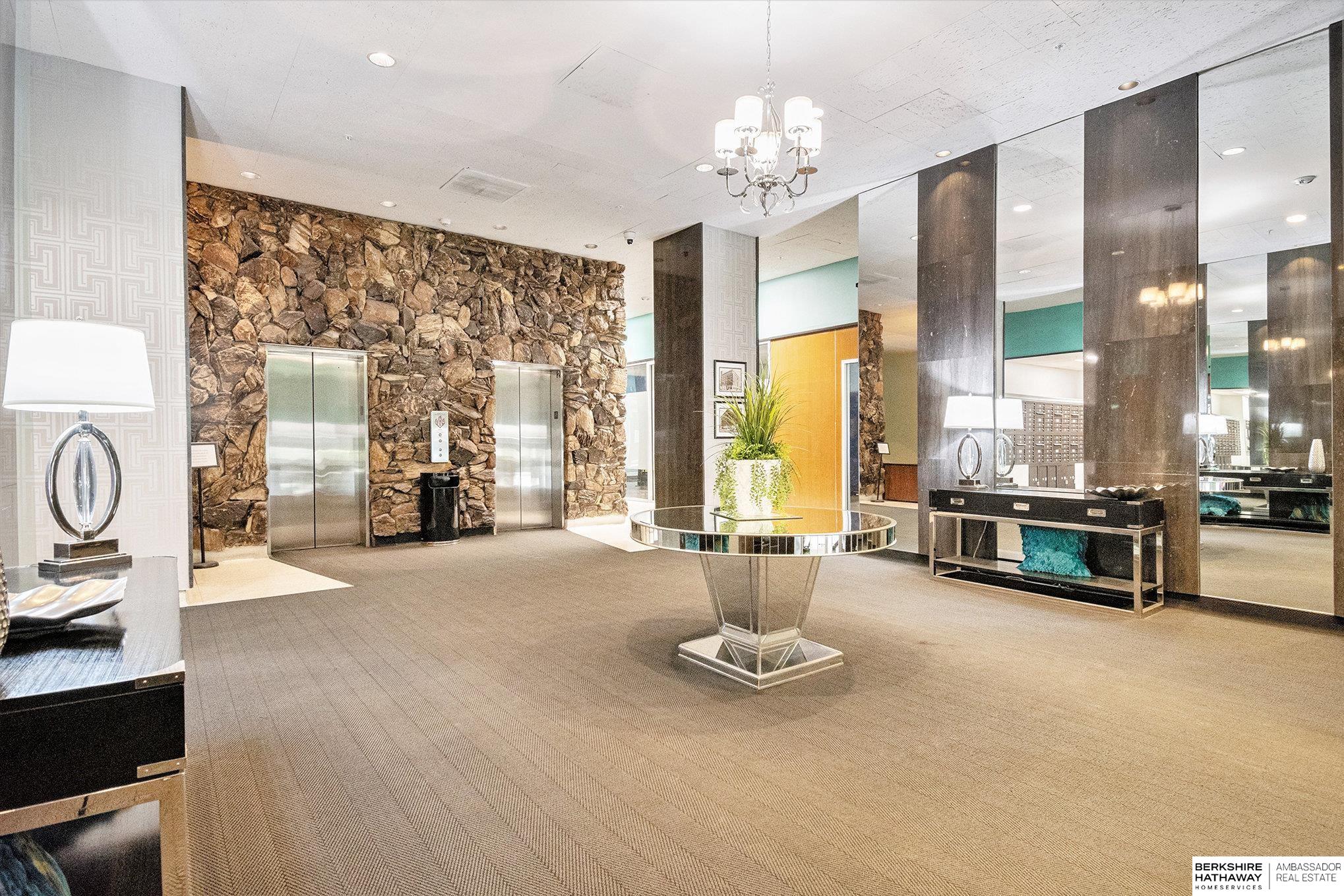 Omaha, Nebraska 68131, United States, 2 Bedrooms Bedrooms, ,2 BathroomsBathrooms,Residential,Active,136993