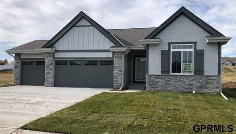 Photo of 10210 Sherman Street, Papillion, NE 68046 (MLS # 22600414)