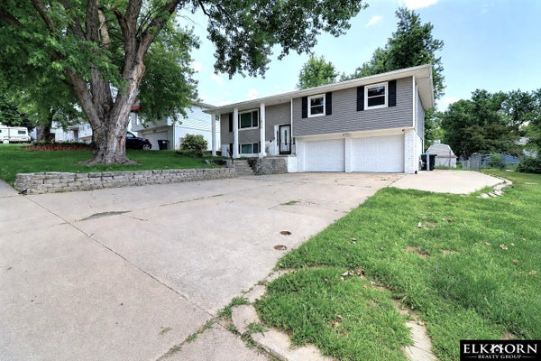 1605 N 106TH ST, OMAHA, NE 68114 - Image f18b71bfb8212dbecf8cb27e0efa7f2e/339611058