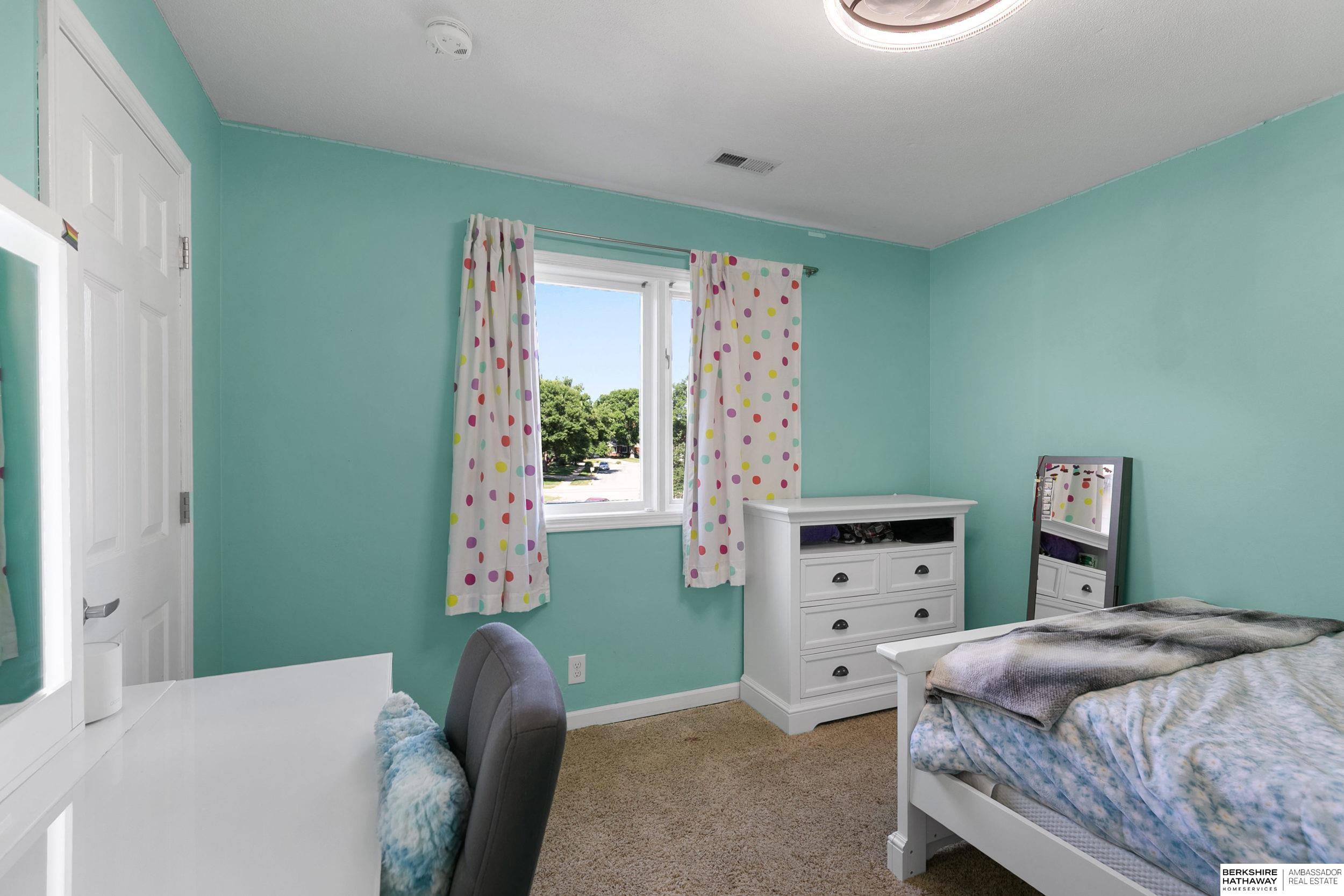 Lincoln, Nebraska 68506, United States, 4 Bedrooms Bedrooms, ,3 BathroomsBathrooms,Residential,Active,172851