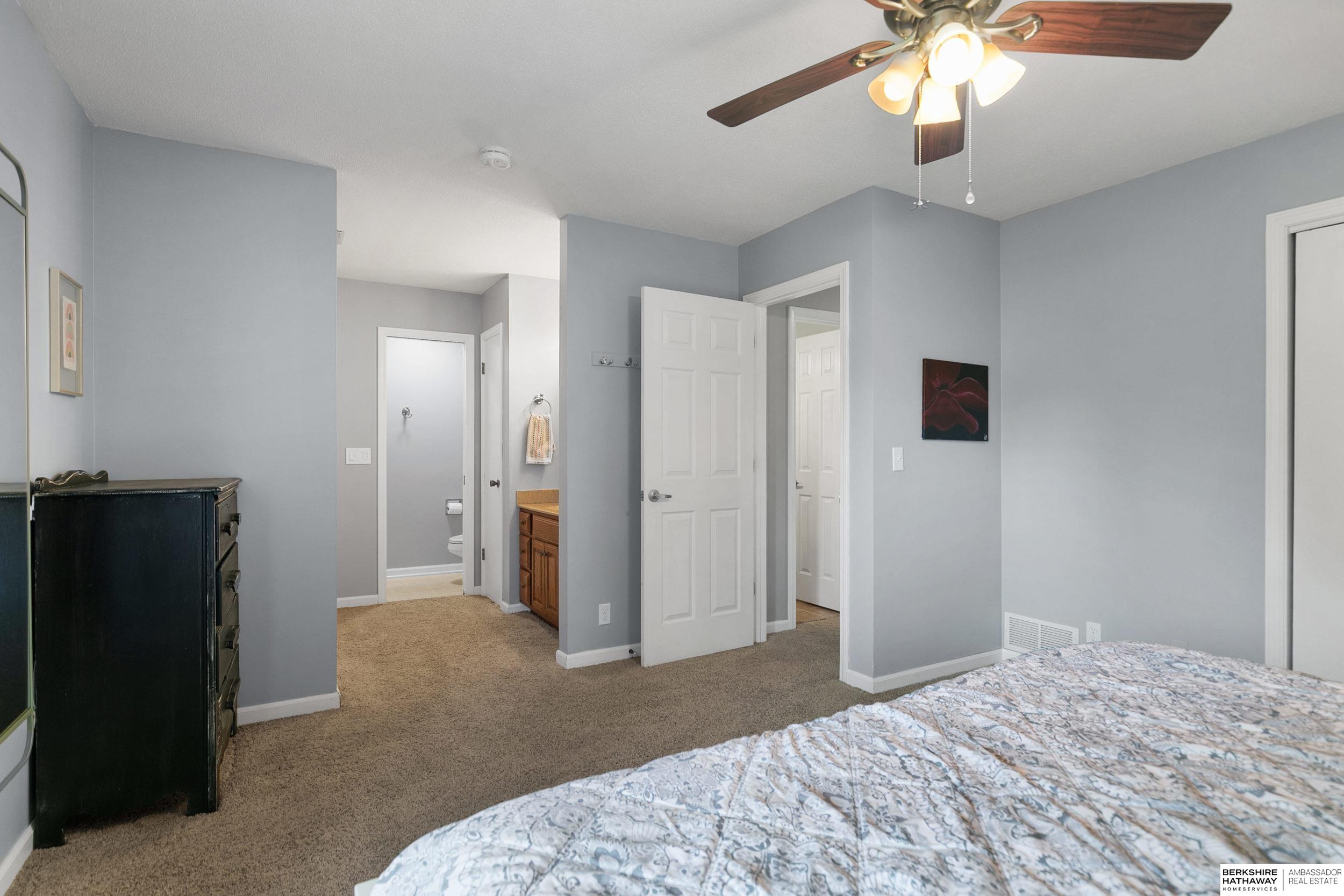 Lincoln, Nebraska 68506, United States, 4 Bedrooms Bedrooms, ,3 BathroomsBathrooms,Residential,Active,172851