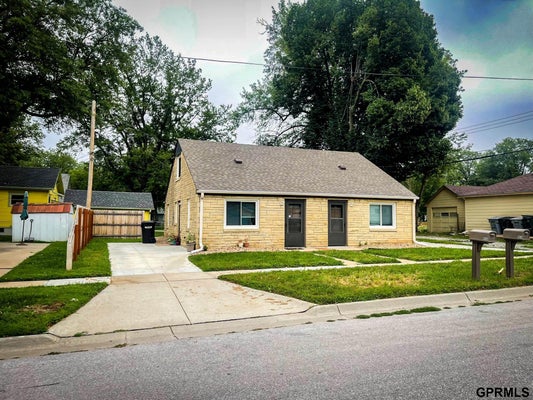 924 N 35TH ST, LINCOLN, NE 68503 - Image f1dcbb4e5e3ed6baf4e04cb8f9d0fba2/582330369