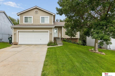 Photo of 7315 Weber Street, Omaha, NE 68122 (MLS # 22624649)