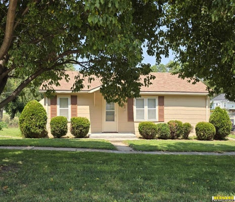 1212 10TH ST, AUBURN, NE 68305 - Image f22f09819aa0ff8dd42e1eec3195cd51/1358432337