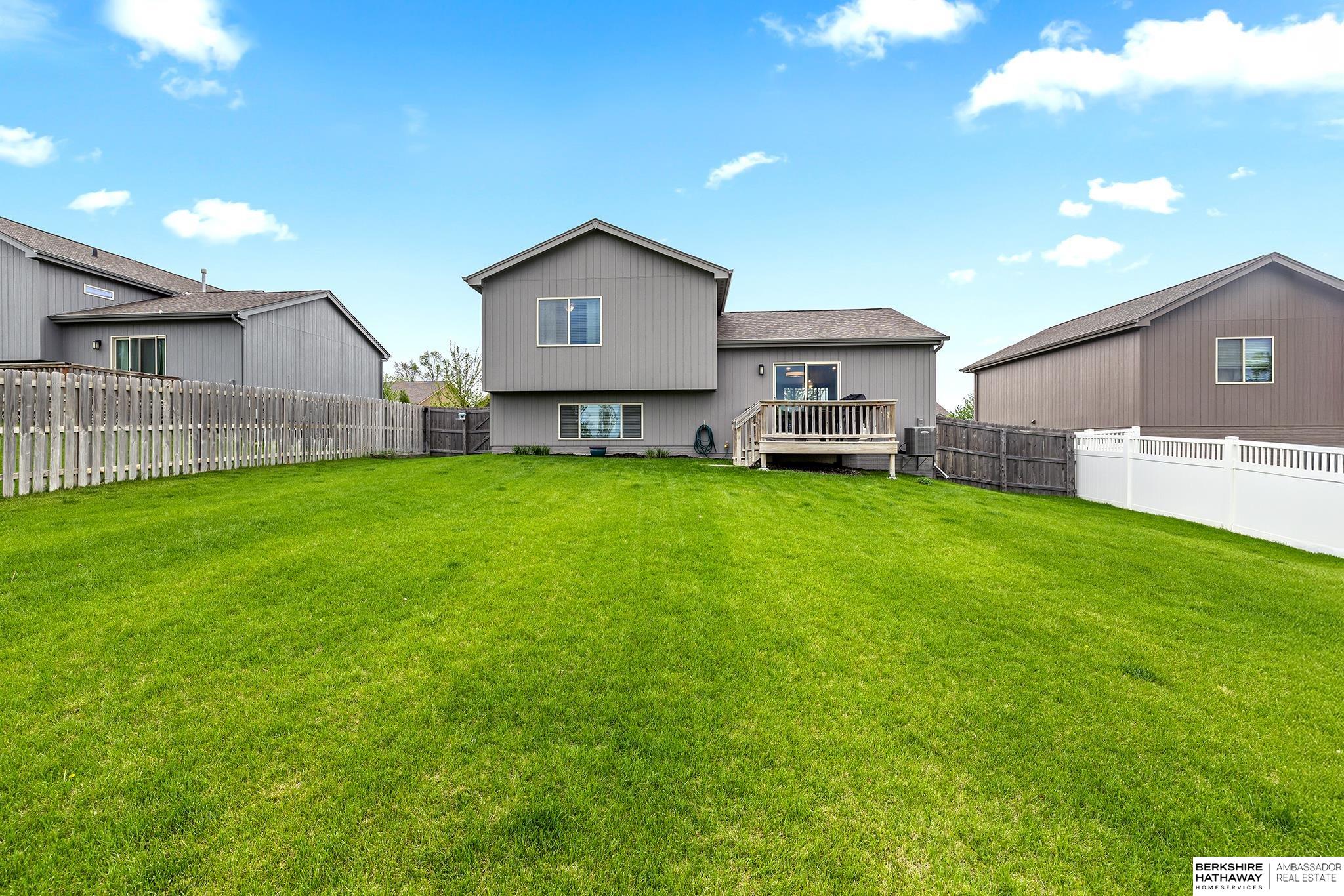 Omaha, Nebraska 68136, United States, 3 Bedrooms Bedrooms, ,2 BathroomsBathrooms,Residential,Pending,122253