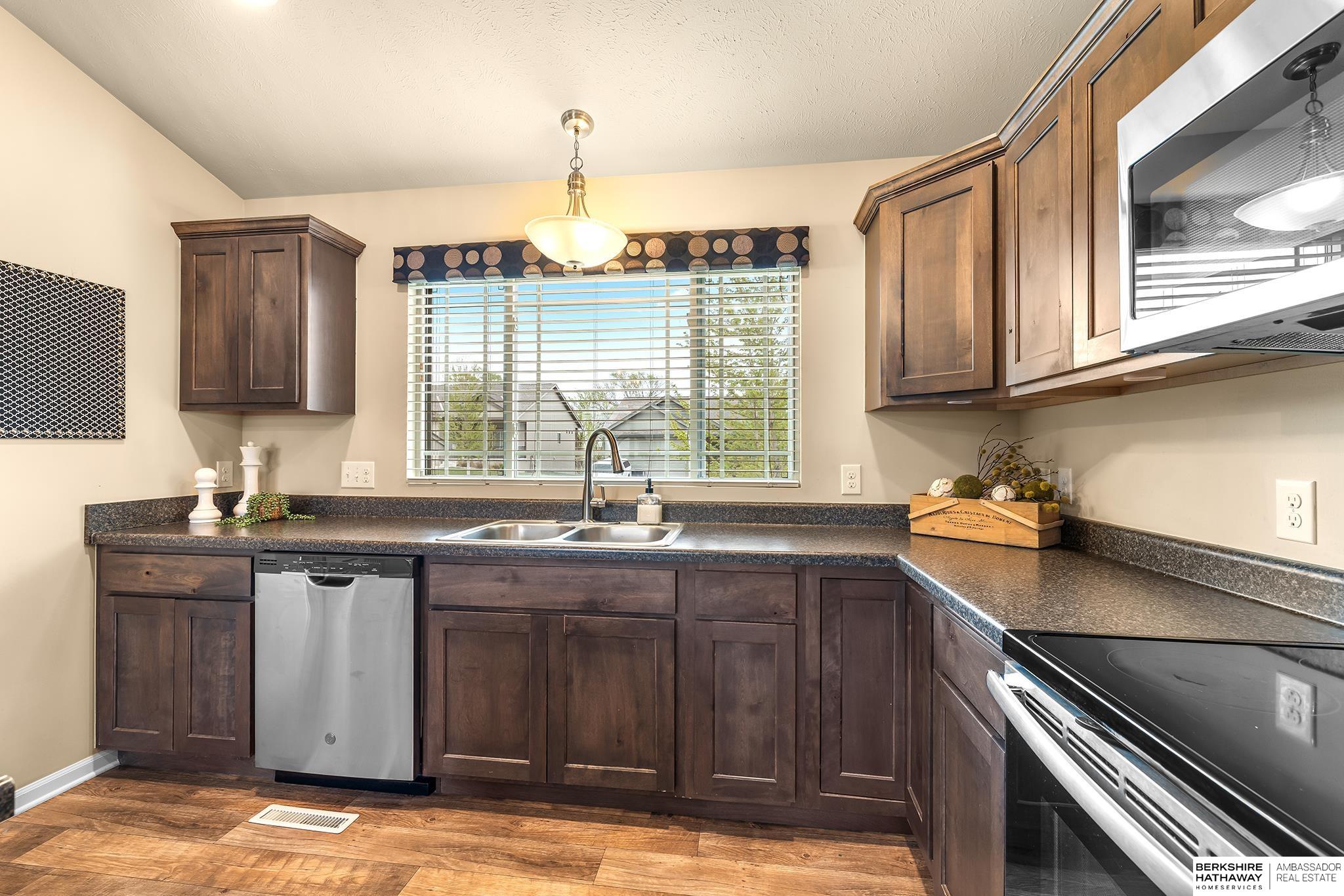 Omaha, Nebraska 68136, United States, 3 Bedrooms Bedrooms, ,2 BathroomsBathrooms,Residential,Pending,122253