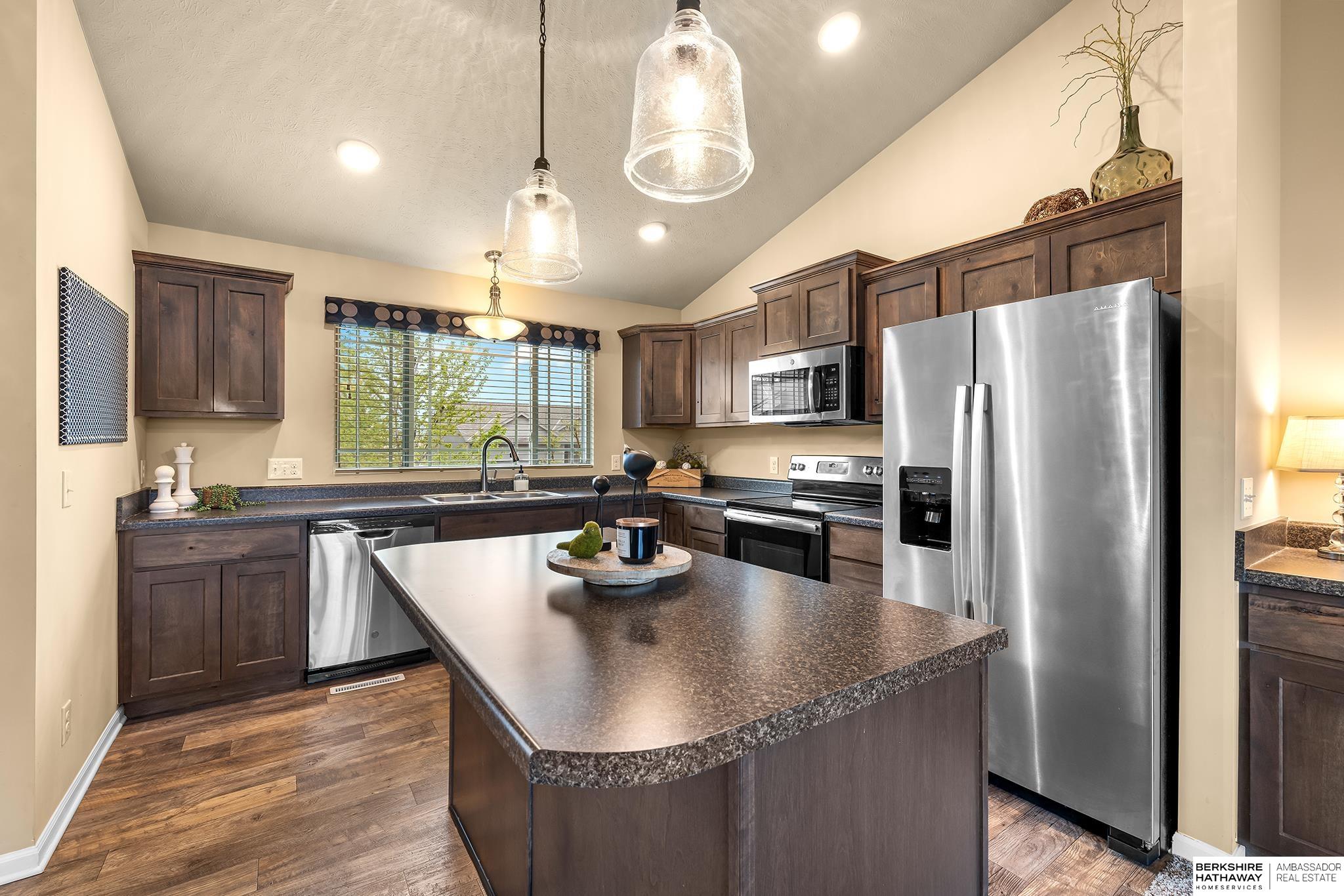 Omaha, Nebraska 68136, United States, 3 Bedrooms Bedrooms, ,2 BathroomsBathrooms,Residential,Pending,122253